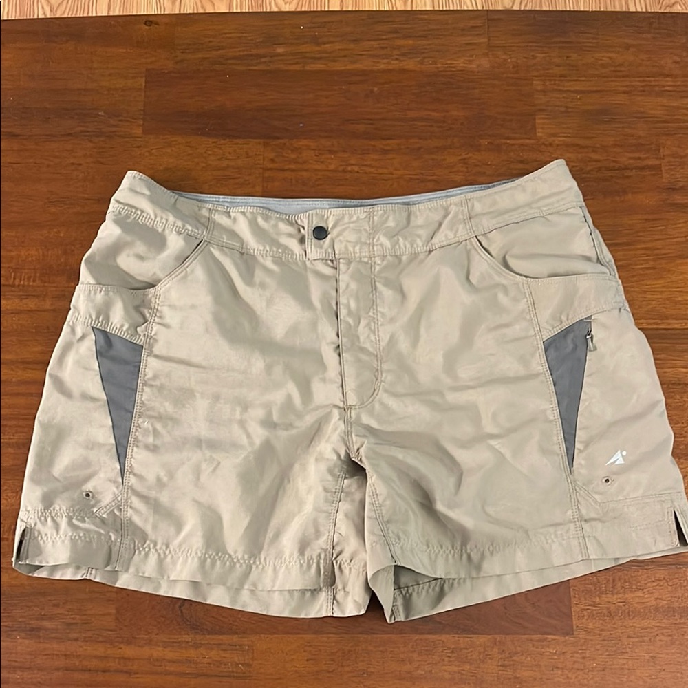 Eastern Mountain Sports Ladies Hiking Shorts. Large: taupe: